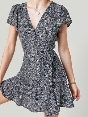 Francesca's NWT Sleeve Wrap Dress Size M